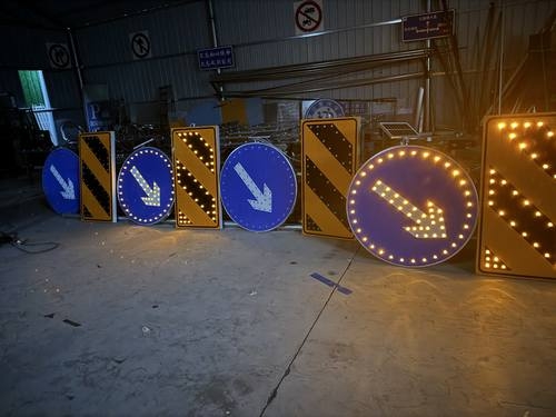 信阳信阳河南太阳能交通标牌 河南自发光交通路标牌厂家